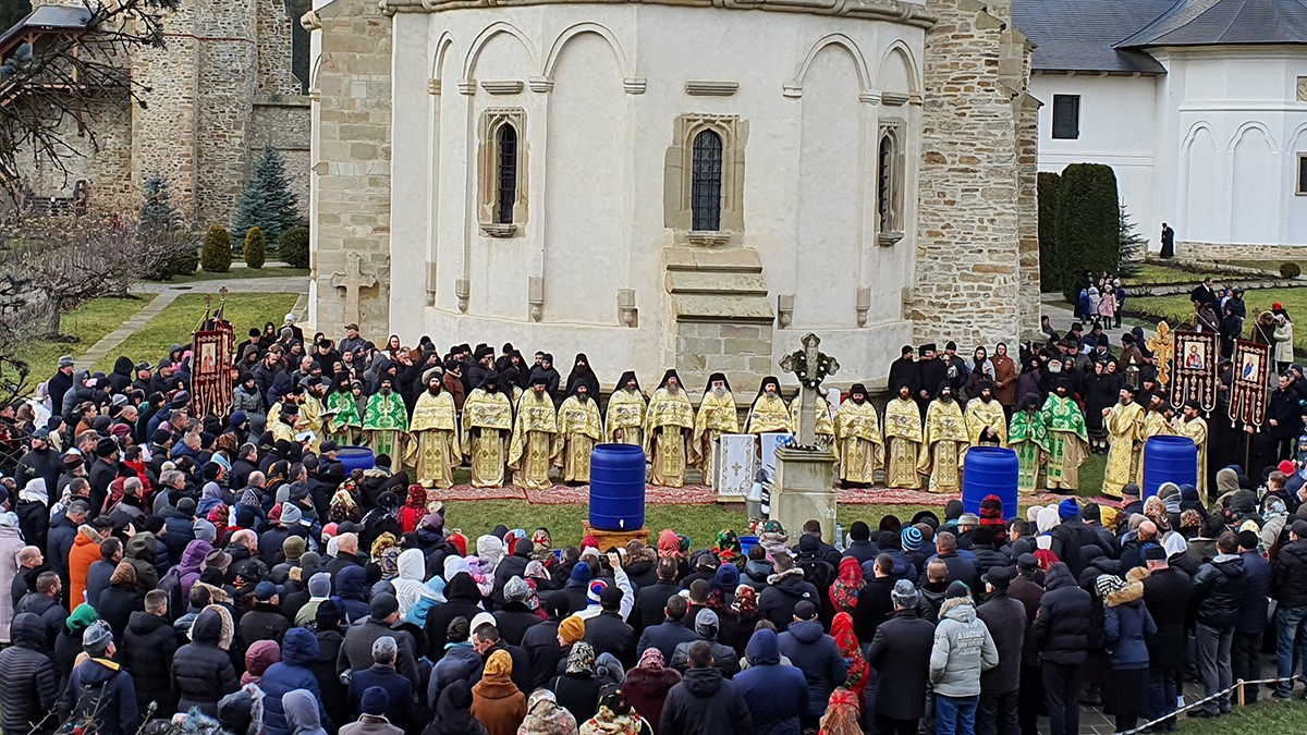 Praznicul Botezului Domnului, sărbătorit în mod solemn la Mănăstirea Putna