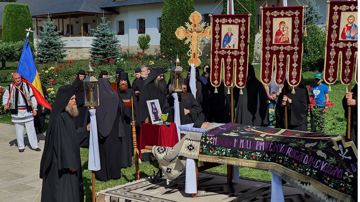 Înmormântarea părintelui Grigorie Halciuc la Putna